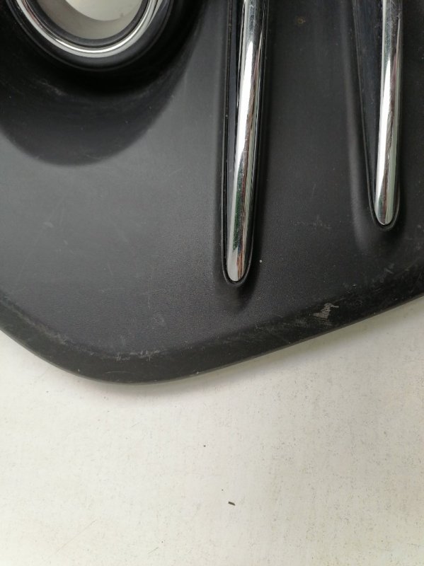 Рамка противотуманной фары левой