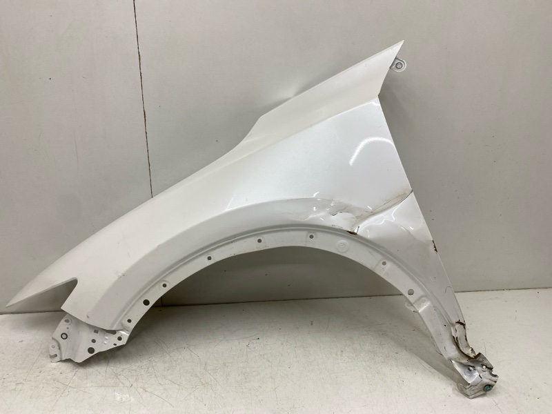 Крыло переднее левое