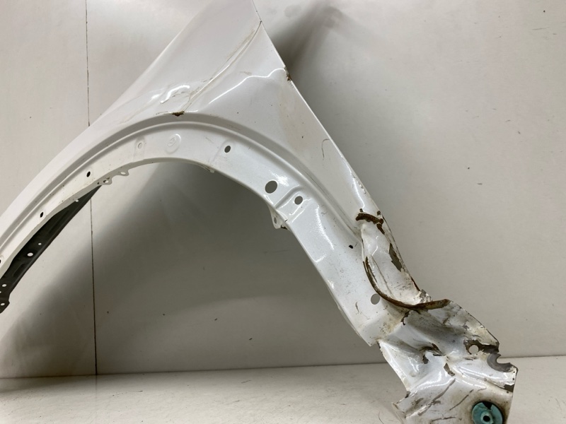 Крыло переднее левое