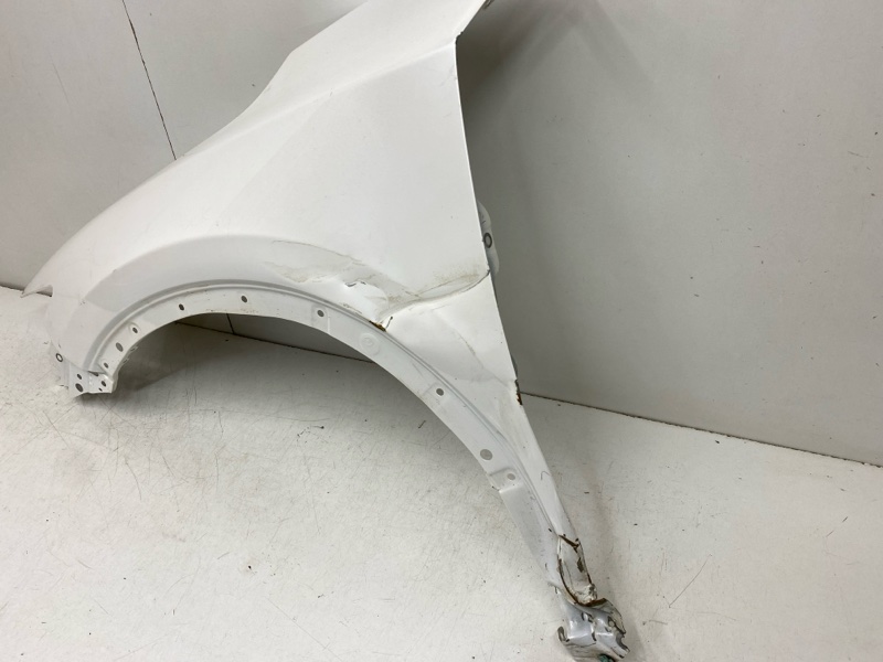 Крыло переднее левое