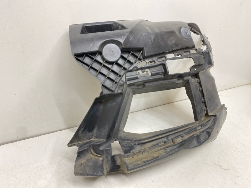 Кронштейн переднего бампера левый