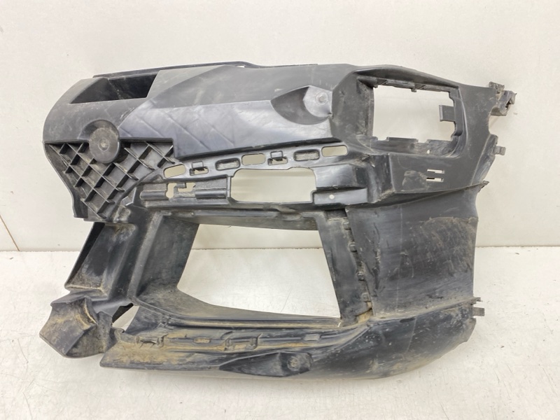 Кронштейн переднего бампера левый