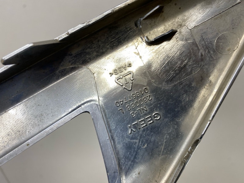 Рамка противотуманной фары левой