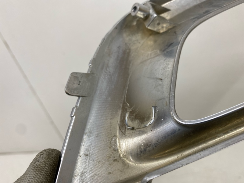 Рамка противотуманной фары левой