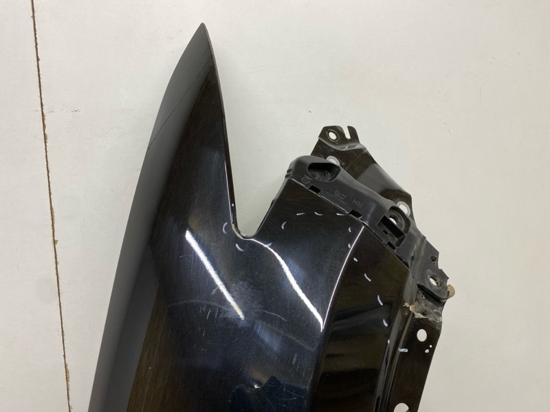 Крыло переднее правое