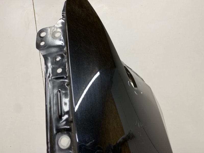 Крыло переднее правое