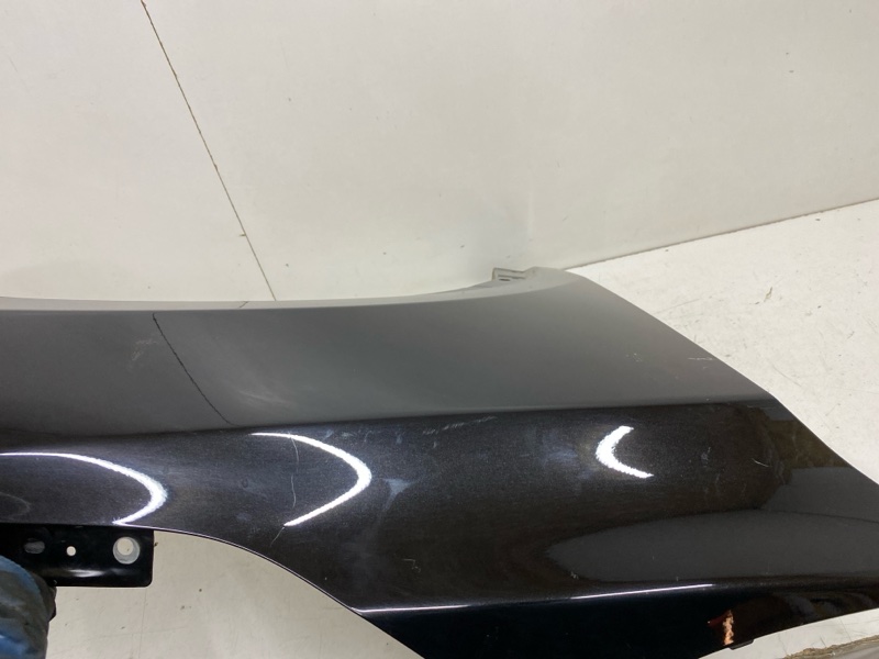 Крыло переднее правое