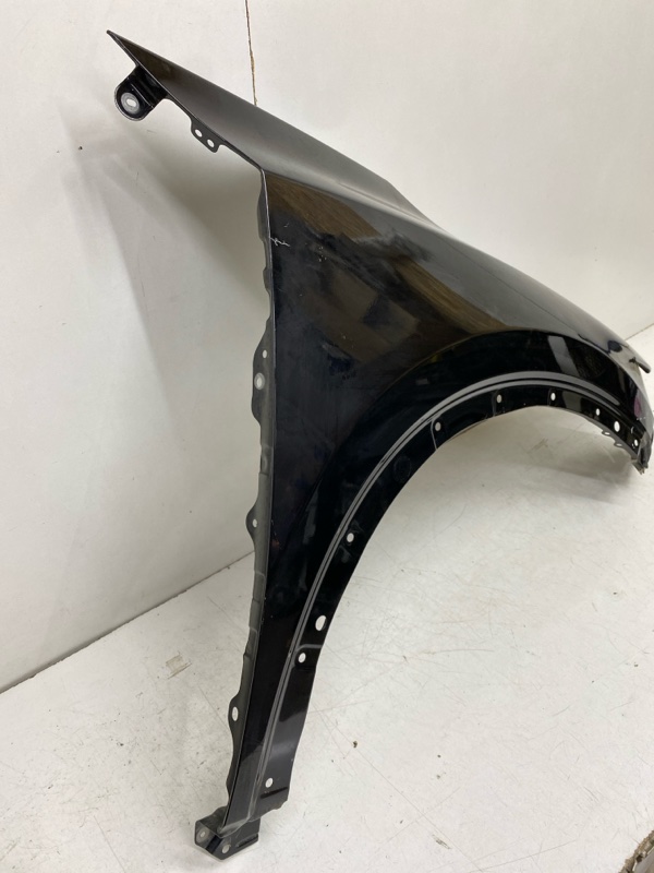 Крыло переднее правое