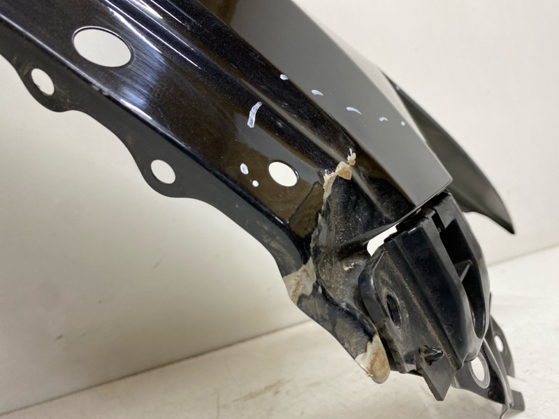 Крыло переднее правое