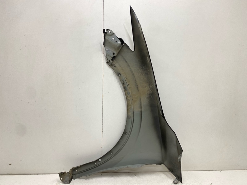 Крыло переднее правое