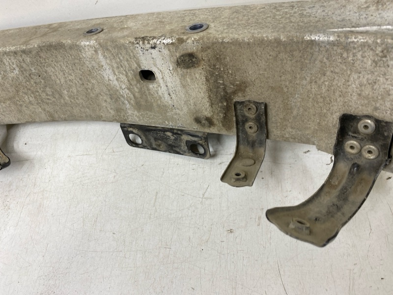 Усилитель переднего бампера