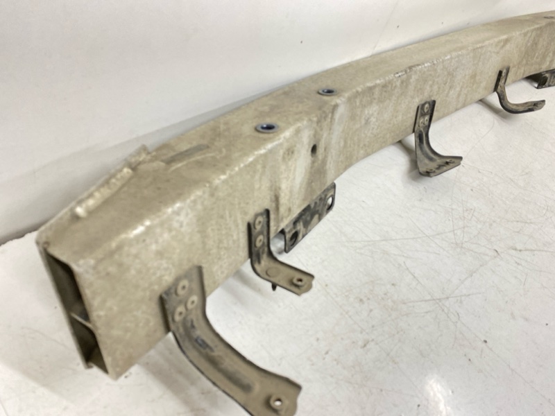 Усилитель переднего бампера