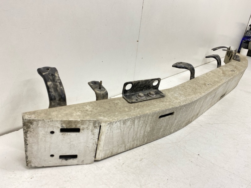 Усилитель переднего бампера