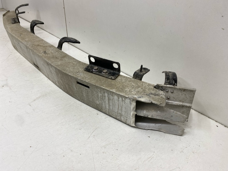 Усилитель переднего бампера