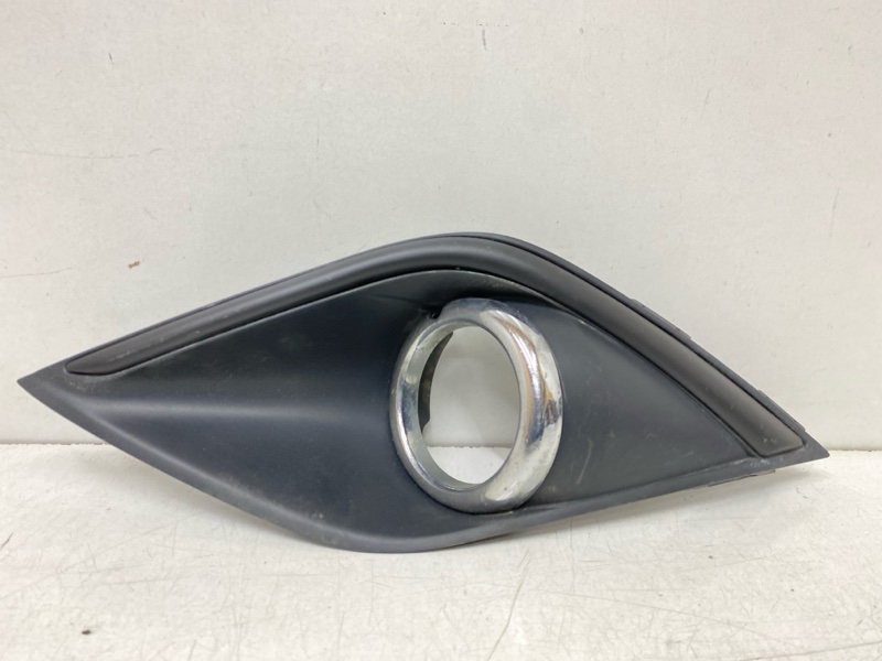 Рамка противотуманной фары левой