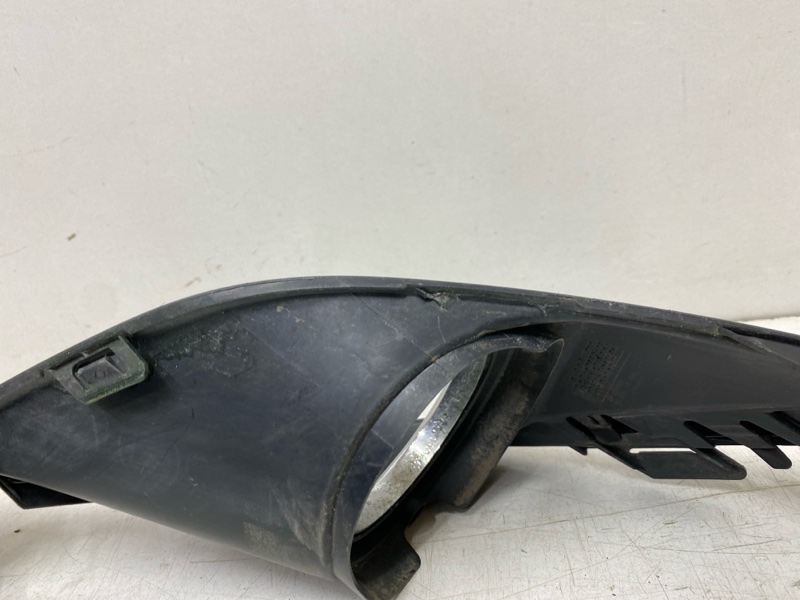 Рамка противотуманной фары левой