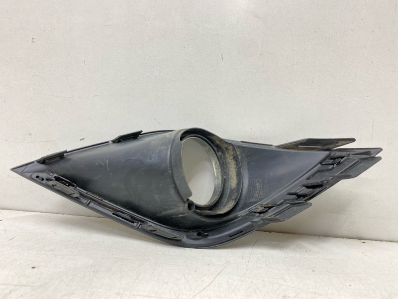 Рамка противотуманной фары левой