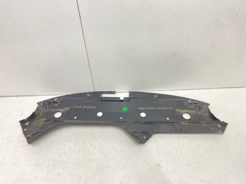 Кожух замка капота