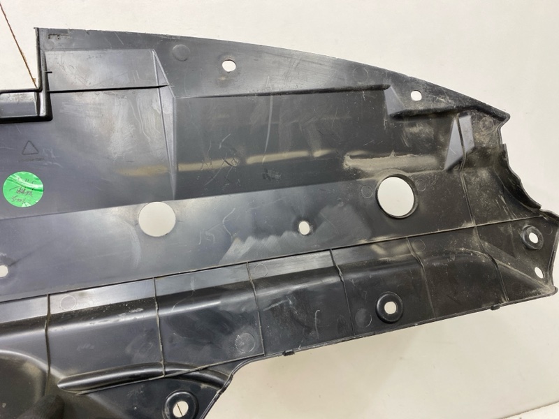 Кожух замка капота