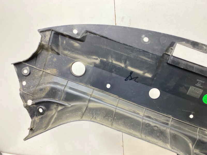 Кожух замка капота