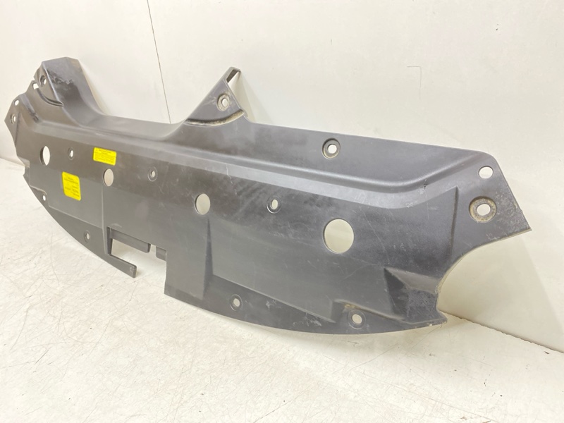 Кожух замка капота