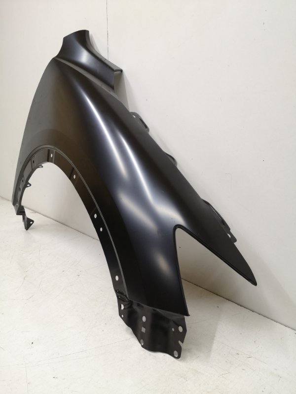 Крыло переднее правое