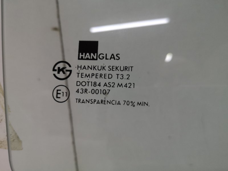 Стекло двери задней правой