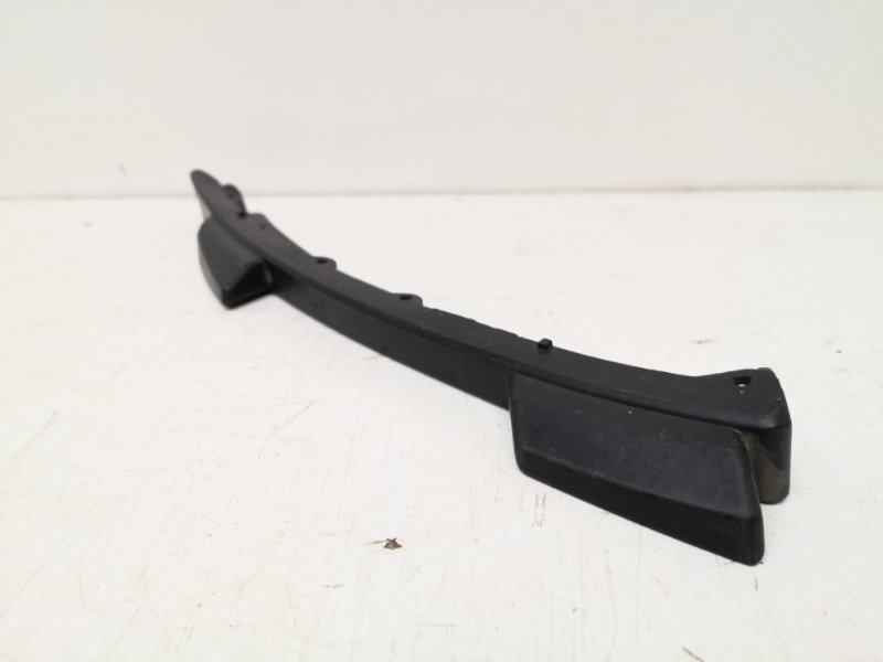 Кронштейн переднего бампера правый