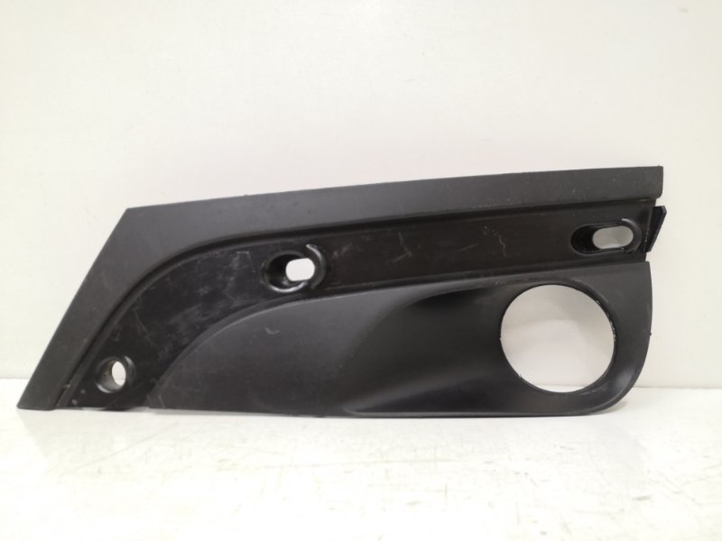 Рамка противотуманной фары правой