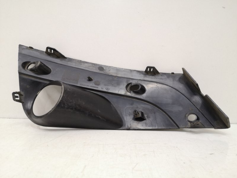 Рамка противотуманной фары правой