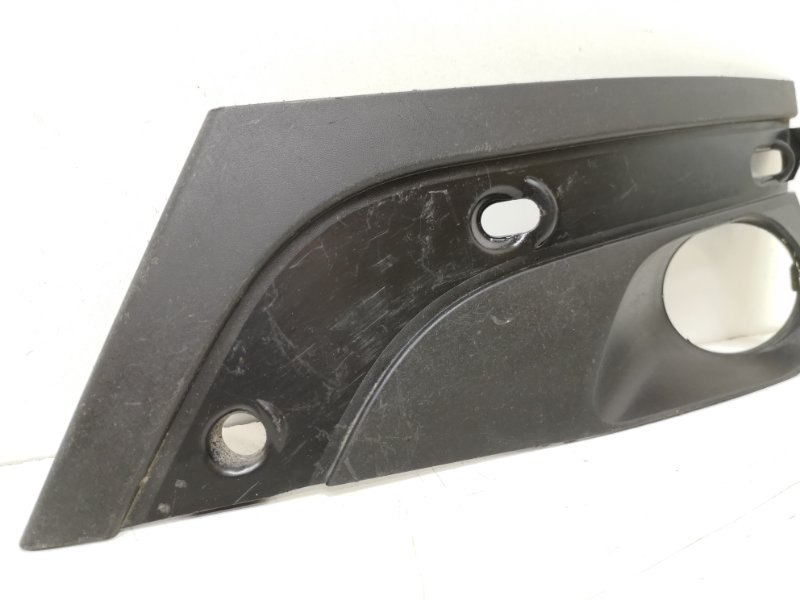 Рамка противотуманной фары правой