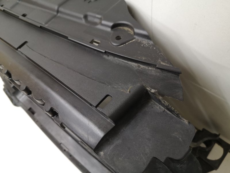 Жалюзи (воздуховод) бампера переднего