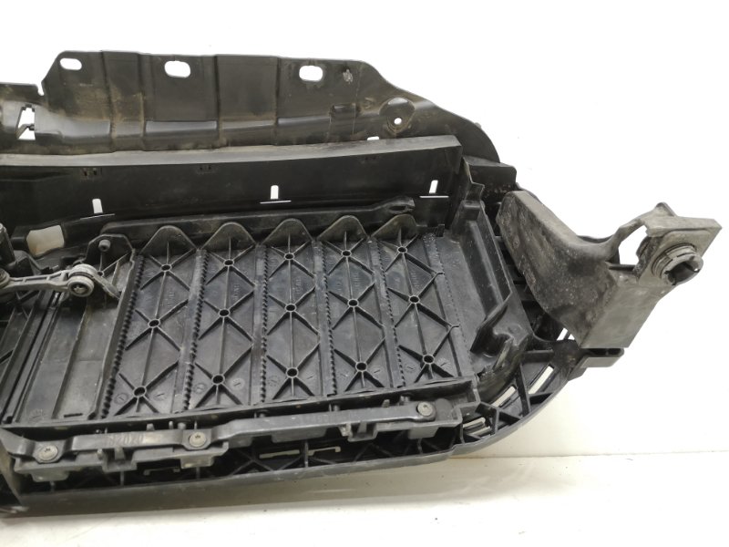 Жалюзи (воздуховод) бампера переднего