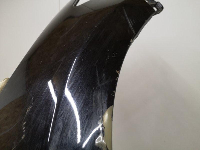 Крыло переднее правое