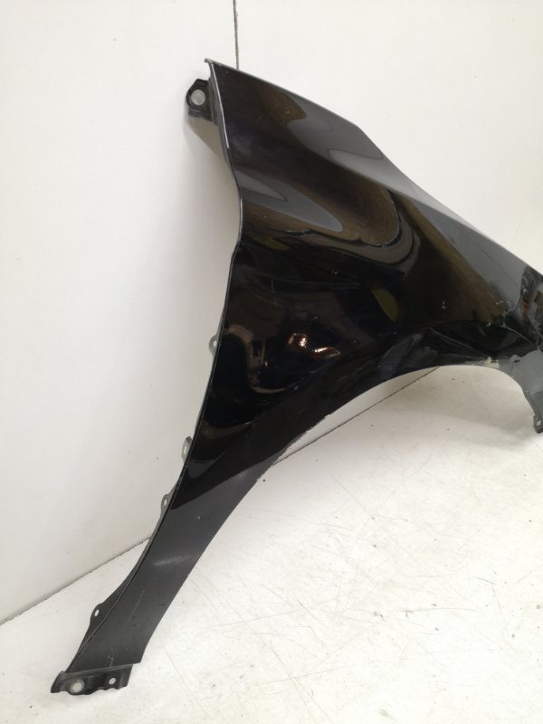 Крыло переднее правое