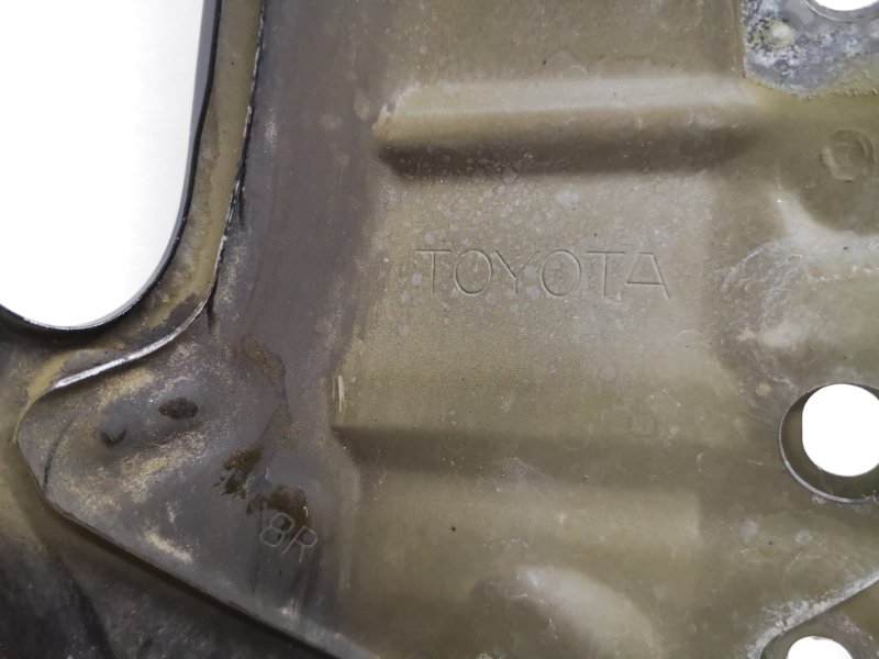 Крыло переднее правое