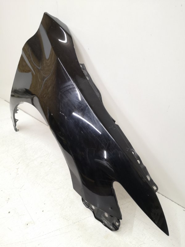 Крыло переднее правое