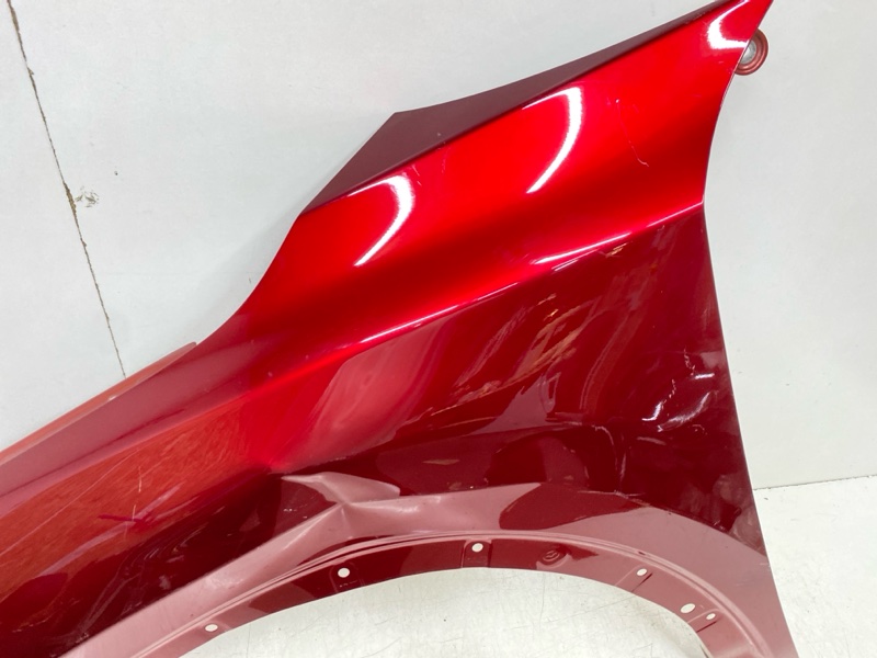 Крыло переднее левое