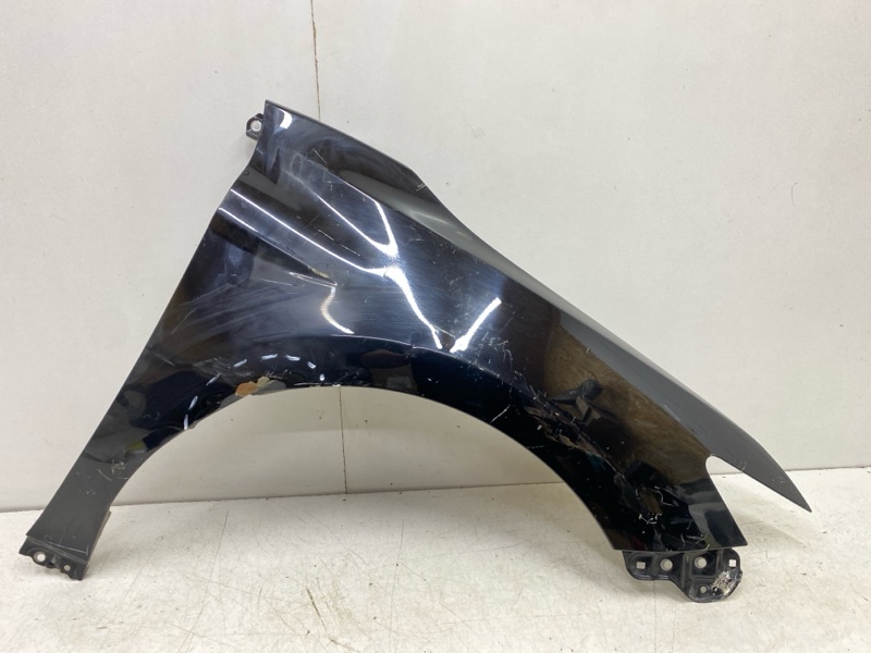 Крыло переднее правое