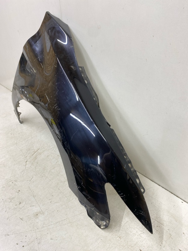 Крыло переднее правое