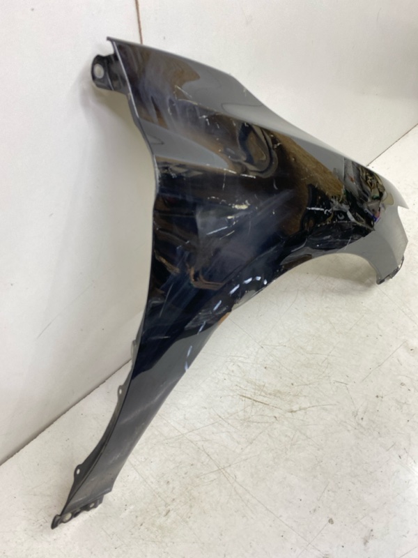 Крыло переднее правое