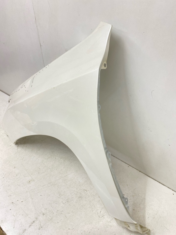 Крыло переднее левое