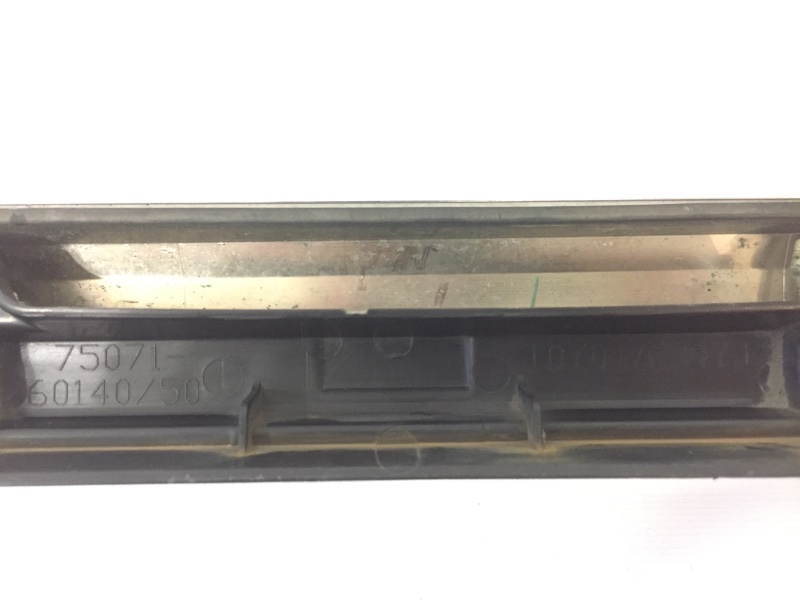 Накладка двери передней правой