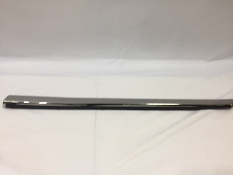 Накладка двери передней правой