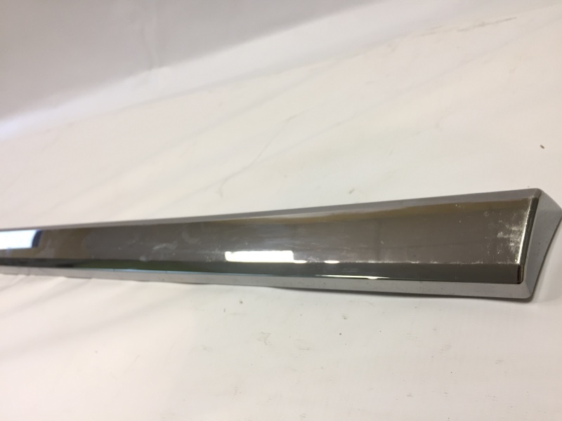 Накладка двери передней правой