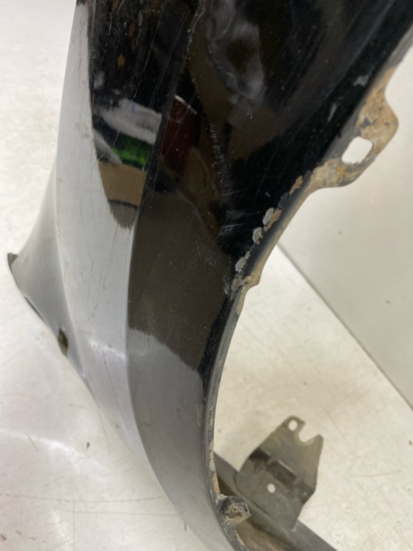 Крыло переднее правое