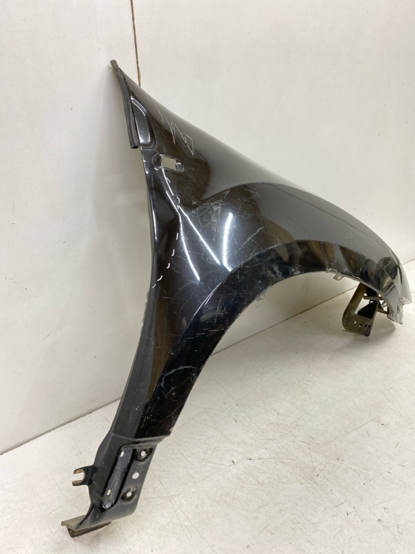 Крыло переднее правое