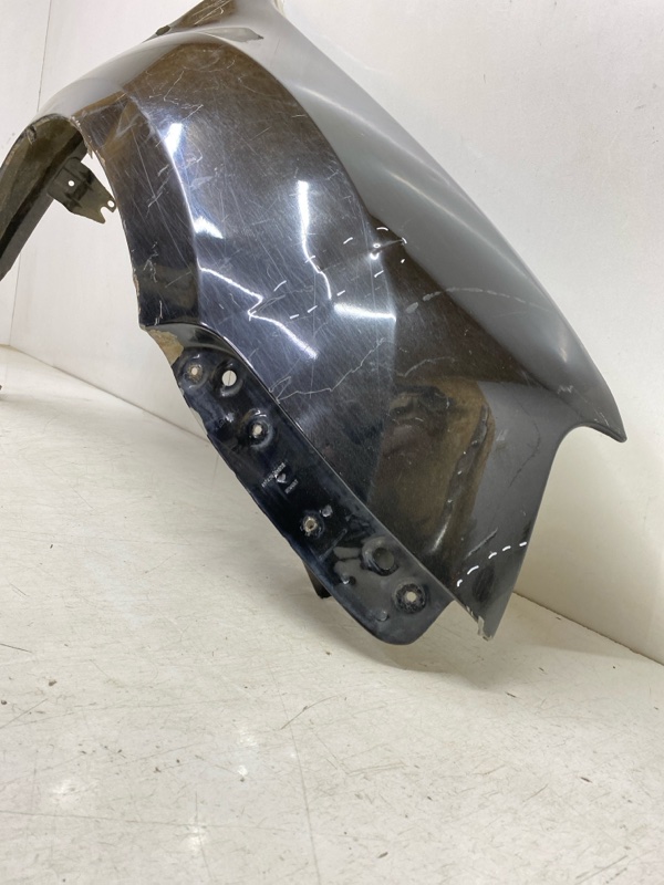 Крыло переднее правое