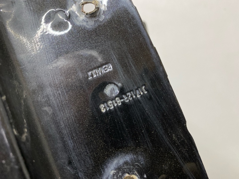 Крыло переднее правое