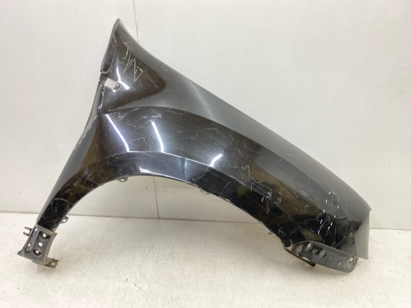 Крыло переднее правое